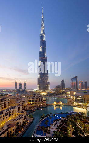 Il Burj Khalifa, completata nel 2010, l'uomo più alto struttura realizzata nel mondo, Dubai, Emirati Arabi Uniti, Medio Oriente Foto Stock
