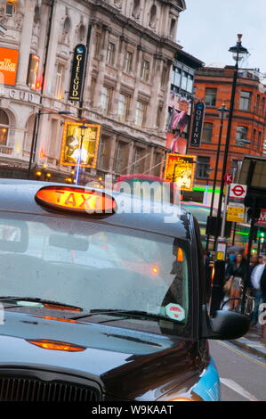 Theatreland, Shaftesbury Avenue, London, England, Regno Unito, Europa Foto Stock