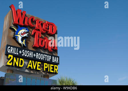 2° Ave Pier e Wicked Tonno Ristorante segno a Myrtle Beach SC, Stati Uniti d'America. Foto Stock