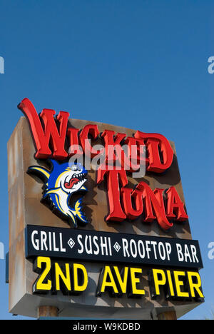 2° Ave Pier e Wicked Tonno Ristorante segno a Myrtle Beach SC, Stati Uniti d'America. Foto Stock