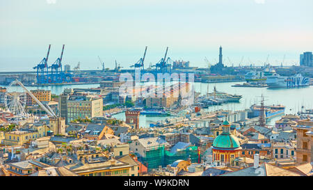 Genova (Genova), Italia - 30 Giugno 2019: vista panoramica del Porto Antico di Genova Foto Stock