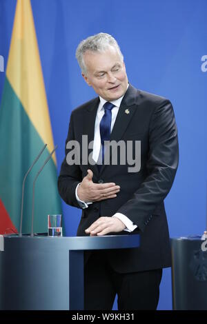 Berlino, Germania. 08 apr, 2019. Il Presidente lituano, Gitanas Nauseda in cancelleria. Il cancelliere Angela Merkel accoglie la Presidente della Repubblica di Lituania, Gitanas Nauseda, alla Cancelleria federale. Il focus sarà sulle relazioni bilaterali nonché sulla comunità e questioni di politica estera. (Foto di Simone Kuhlmey/Pacific Stampa) Credito: Pacific Press Agency/Alamy Live News Foto Stock