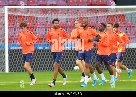 Pilsen, Repubblica Ceca. 14 Ago, 2019. I giocatori del Royal Antwerp frequentare il corso di formazione tecnica per il Calcio Europa League terzo turno di qualificazione incontro di ritorno Viktoria Plzen vs Royal Anversa in Pilsen, Repubblica ceca, 14 agosto 2019. Credito: Miroslav Chaloupka/CTK foto/Alamy Live News Foto Stock