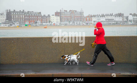 Weymouth, Dorset. Il 14 agosto 2019. Regno Unito Meteo. È anche bagnata di Weymouth, una città in cui i punteggi regolarmente il massimo annuale di ore di sole in U.K. Credito: stuart fretwell/Alamy Live News Foto Stock