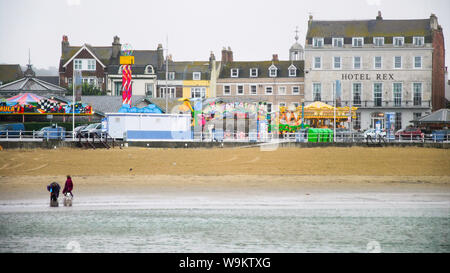 Weymouth, Dorset. Il 14 agosto 2019. Regno Unito Meteo. È anche bagnata di Weymouth, una città in cui i punteggi regolarmente il massimo annuale di ore di sole in U.K. Credito: stuart fretwell/Alamy Live News Foto Stock