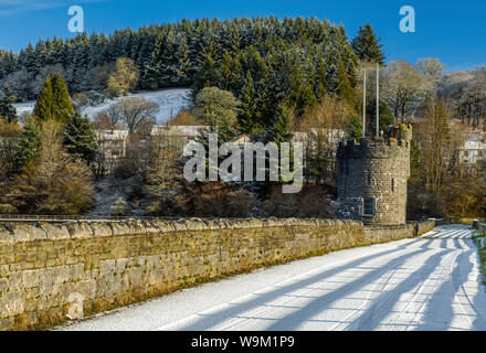 La diga a Llwyn Onn serbatoio nel Parco Nazionale di Brecon Beacons, Galles del Sud Foto Stock