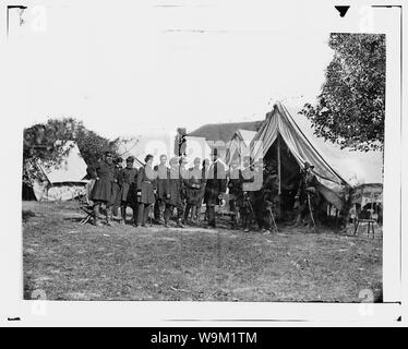 Antietam, Md. Presidente Lincoln con Gen. George B. McClellan e gruppo di ufficiali Abstract: Selezionato Guerra civile fotografie, 1861-1865 Foto Stock