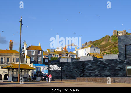 Hastings Galleria d'Arte Contemporanea (precedentemente la Galleria Jerwood) Rock-a-strada Nore, Hastings Old Town, East Sussex, Regno Unito Foto Stock