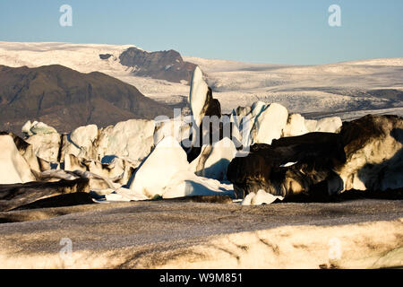 Jokulsarlon laguna glaciale Breidamerkurjokull, ghiacciaio Vatnajokull. L'Islanda. Foto Stock