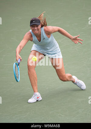 Mason, Ohio, Stati Uniti d'America. 14 ago 2019. Maria Sharapova (RUS) perde di Ashleigh Barty (AUS) 6-4, 6-1, all'occidentale e meridionale essendo aperto ha giocato al Lindner Family Tennis Center di Mason, Ohio. © Leslie Billman/Tennisclix/CSM Credito: Cal Sport Media/Alamy Live News Foto Stock