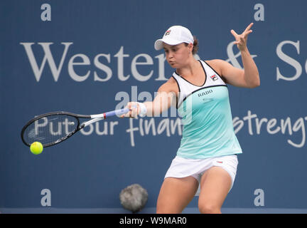 Mason, Ohio, Stati Uniti d'America. 14 ago 2019. Ashleigh Barty (AUS) sconfitto Maria Sharapova (RUS) 6-4, 6-1, all'occidentale e meridionale essendo aperto ha giocato al Lindner Family Tennis Center di Mason, Ohio. © Leslie Billman/Tennisclix/CSM Credito: Cal Sport Media/Alamy Live News Foto Stock