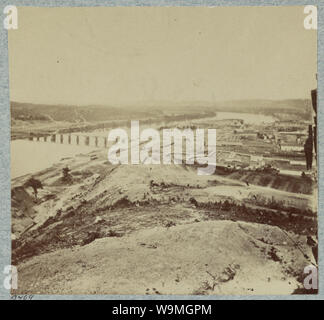 Ponte dell'esercito, Chattanooga, 1864 Abstract: fotografia mostra una vista aerea del ponte sul fiume Tennessee costruito dall'esercito federale. Foto Stock