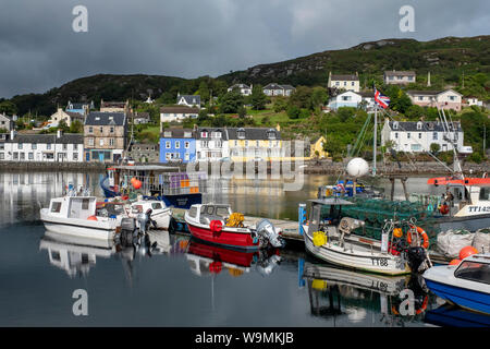 Una vista del porto di Tarbert sulla penisola di Kintyre, Argyll, Scozia Foto Stock