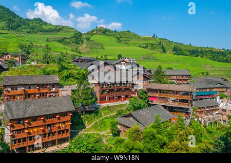 Il famoso villaggio di Ping Un in mezzo alle terrazze di riso noto come Longji campi terrazzati Scenic Area, Longsheng county, provincia di Guangxi, Cina. Foto Stock