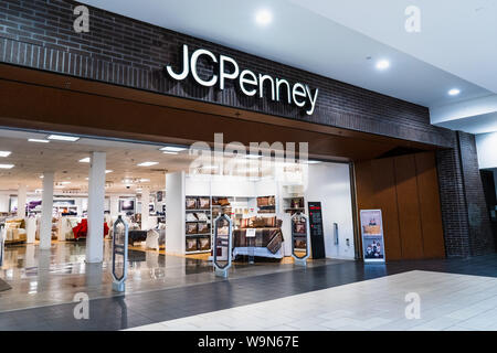 Agosto 14, 2019 San Jose / CA / STATI UNITI D'AMERICA - JCPenney department store situato in un centro commerciale di South San Francisco Bay Area Foto Stock