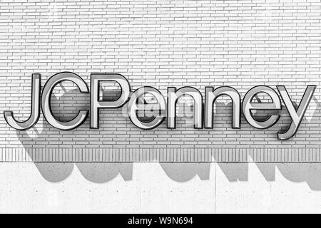 Agosto 14, 2019 San Jose / CA / STATI UNITI D'AMERICA - Close up JCPenney segno in un grande magazzino situato in un centro commerciale di South San Francisco Bay Area Foto Stock