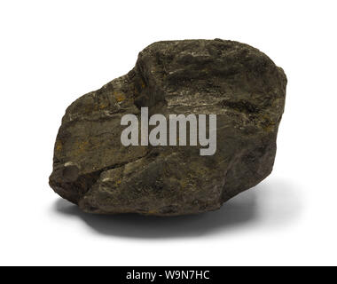 Un pezzo di nero carbone isolato su bianco. Foto Stock