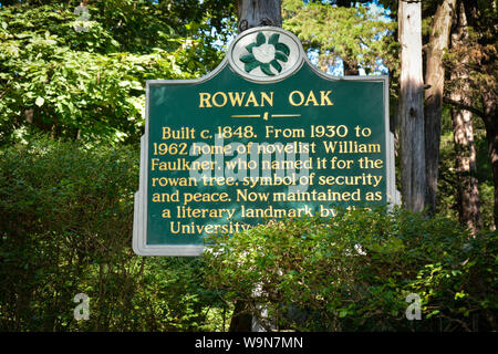 Un punto di riferimento letterario marcatore per Rowan Oak, la casa del premio Pultizer vincendo il romanziere William Faulkner, Oxford, MS, STATI UNITI D'AMERICA, Foto Stock