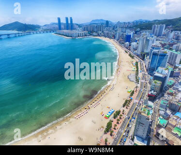 Aeril Vista estiva soleggiata spiaggia Gwangalli, Busan, Corea del Sud, Asia.. Foto Stock