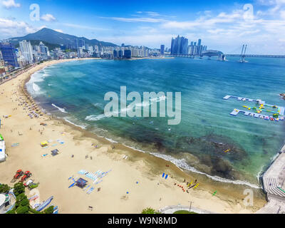 Aeril Vista estiva soleggiata spiaggia Gwangalli, Busan, Corea del Sud, Asia.. Foto Stock