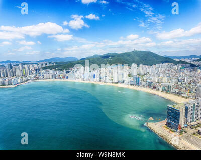 Aeril Vista estiva soleggiata spiaggia Gwangalli, Busan, Corea del Sud, Asia.. Foto Stock