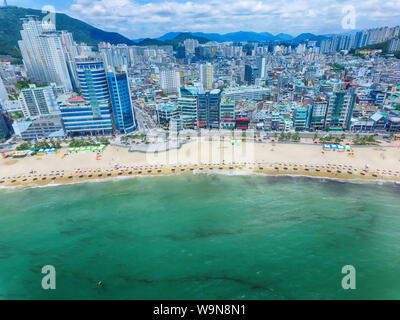 Aeril Vista estiva soleggiata spiaggia Gwangalli, Busan, Corea del Sud, Asia.. Foto Stock