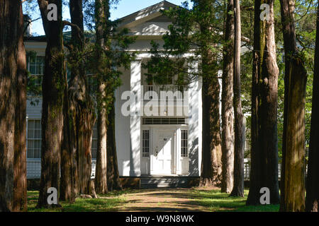 L ingresso dei premi Pulitzer Autore, William Faulkner's home, un primitivo Revival Greco design, noto come Rowan Oak in Oxford, MS Foto Stock