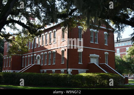 Ho creato questa fotografia architettonica della storica Osceola County Courthouse nel 2019. Questo è il più antico funzionamento Courthouse in Florida. Foto Stock