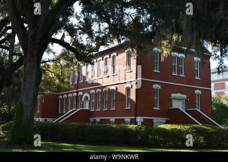 Ho creato questa fotografia architettonica della storica Osceola County Courthouse nel 2019. Questo è il più antico funzionamento Courthouse in Florida. Foto Stock