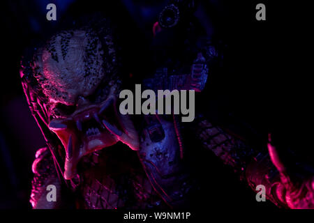 Predator (Yautja) figura close-up, design da Neca Foto Stock