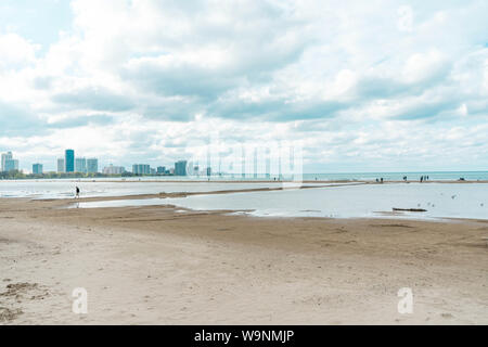 Allagata dopo la settimana di piogge Montrose Beach , Chicago , 19 maggio 2019 Foto Stock