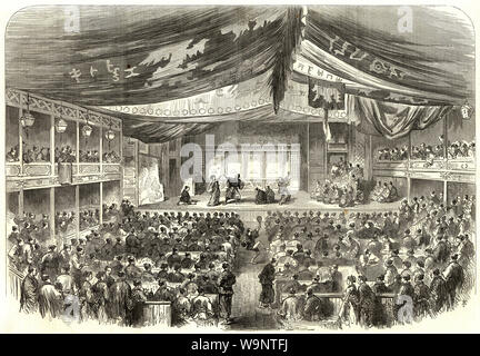 [ 1860 Giappone - Spettacolo teatrale ] - attori esibirsi sul palco di fronte a un pubblico all'interno di un teatro di Osaka. Pubblicato in La Illustrated London News on gennaio 11, 1868 (Keio 4). Xix secolo quotidiano vintage illustrazione. Foto Stock