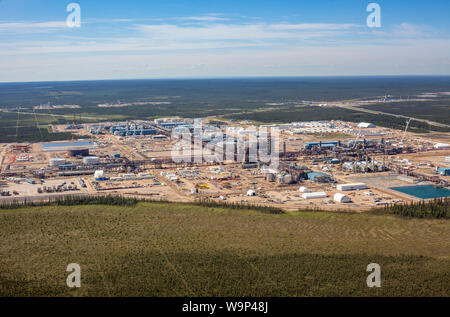 Foto aerea di Suncor SAGD Firebag (vapore assistita di drenaggio per gravità) operazione nelle fasi finali di costruzione. Foto Stock