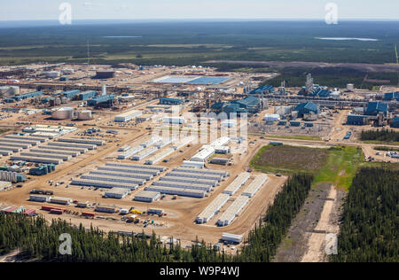 Foto aerea di Suncor SAGD Firebag (vapore assistita di drenaggio per gravità) operazione nelle fasi finali di costruzione. Foto Stock