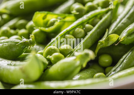 Fresco verde i semi di pisello e cialde - Close up Foto Stock