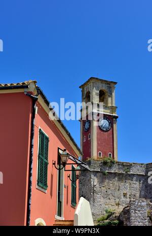 Torre dell'orologio della vecchia cittadella di Corfù città,Fortezza Vecchia, Corfu, Isole Ionie, Grecia, Foto Stock