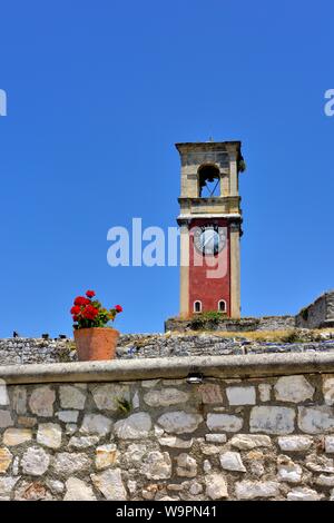 Torre dell'orologio della vecchia cittadella di Corfù città,Fortezza Vecchia, Corfu, Isole Ionie, Grecia, Foto Stock