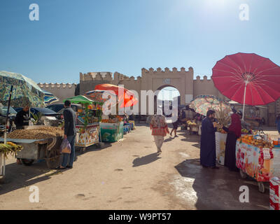 Strada del Mercato di Agadir, medina di Marrakesh, centro storico Foto Stock