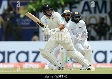 Galle, Sri Lanka. 14 Ago, 2019. Ross Taylor della Nuova Zelanda a giocare un colpo durante il primo giorno del primo test match tra lo Sri Lanka e la Nuova Zelanda a Galle International Stadium. (Foto di Isuru Peiris/Pacific Stampa) Credito: Pacific Press Agency/Alamy Live News Foto Stock