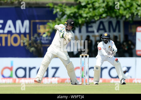 Galle, Sri Lanka. 14 Ago, 2019. Tom Latham della Nuova Zelanda a giocare un colpo durante il primo giorno del primo test match tra lo Sri Lanka e la Nuova Zelanda a Galle International Stadium. (Foto di Isuru Peiris/Pacific Stampa) Credito: Pacific Press Agency/Alamy Live News Foto Stock