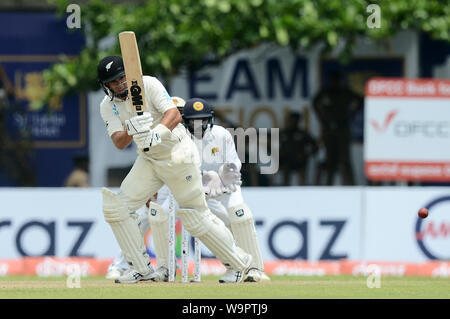 Galle, Sri Lanka. 14 Ago, 2019. Ross Taylor della Nuova Zelanda a giocare un colpo durante il primo giorno del primo test match tra lo Sri Lanka e la Nuova Zelanda a Galle International Stadium. (Foto di Isuru Peiris/Pacific Stampa) Credito: Pacific Press Agency/Alamy Live News Foto Stock