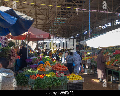 Strada del Mercato di Agadir, medina di Marrakesh, centro storico Foto Stock