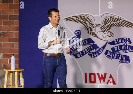 Burlington, Iowa, USA. 14 Agosto, 2019. Il candidato presidenziale Pete Buttigieg tenuto un municipio campagna visita al porto di Burlington in Burlington, Iowa, USA. Credito: Keith Turrill/Alamy Live News Foto Stock