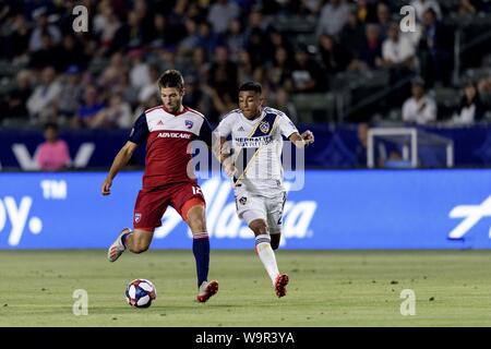 Los Angeles, California, USA. 14 Ago, 2019. 12 Ryan Hollingshead difendere contro #22 Julian Araujo durante la galassia della LA vs. FC Dallas MLS partita di calcio il 14 agosto 2019. Credito: Dalton Hamm/ZUMA filo/Alamy Live News Foto Stock