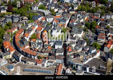 Vista aerea del centro storico della città di Ludenscheid la città vecchia con la Erloserkirche al Kirchplatz in Ludenscheid im Sauerland in Foto Stock