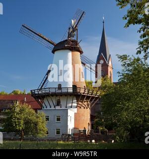 Il mulino a vento e Watermill Lahde, Galleria smock mill dal 1876, Petershagen, mulino di Vestfalia percorso, Renania settentrionale-Vestfalia, Germania Foto Stock