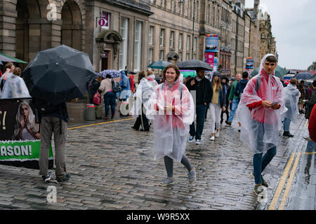 Edimburgo città odl trovanella pioggia estati bagnate giorno Foto Stock