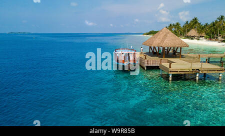 Maldive Isola di Filaidhoo, dhoni a jetty, capanna, Raa Atoll, Maldive, Oceano Indiano, Asia Filaidhoo Foto Stock