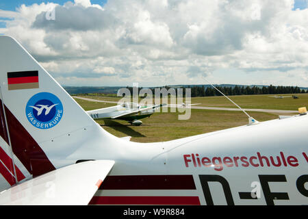 Robin aeromobili, DR 400-180R Remo, avviato configurazione alare, piano per Glider tirare il lavoro, Wasserkuppe airfield, Gersfeld, Fulda Rhoen, Hesse, Germania Foto Stock