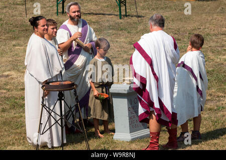 Romani festival, Roman Fort Abusina, la cerimonia di ordinazione, Eining, Bad Goggingen, Neustadt an der Donau, Baviera, Germania Foto Stock